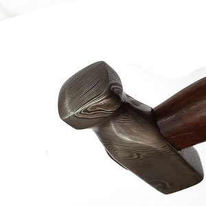 Marteau en acier Damas fait main avec une poignée en bois à prise ferme, durable pour l'atelier et l'utilisation en bricolage, conception personnalisable OEM - Product Image 6