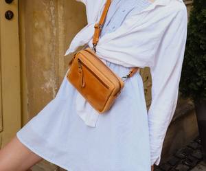 กระเป๋าพาดลำตัวหนังแท้สำหรับผู้หญิงสไตล์ตะวันตกอุปกรณ์ตกแต่งลายดอกไม้สลักโลโก้ตามสั่งสำหรับงานแต่งงาน - Product Image 1