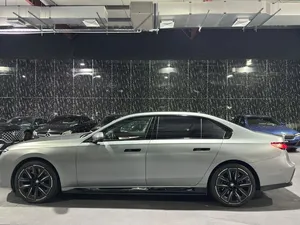 BMW i7 2022 USADO, Volante a la Izquierda/Derecha - Product Image 2