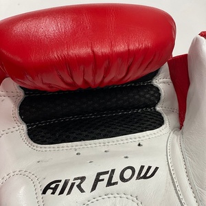 นวมชกมวยไทยสีแดงขาวคู่แฝด หนังแท้ ปรับขนาดได้ สำหรับซ้อมมวย MMA คิกบ็อกซิ่ง - Product Image 6