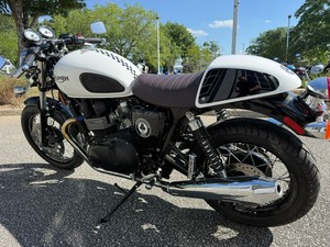 Disfruta de la comodidad de tu nueva motocicleta Triumph Thruxton Ace. - Product Image 5