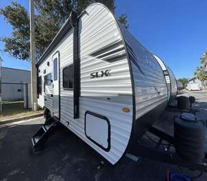 Autocaravana 2026 J-a-y-c-o J-a-y Flight S-l-x 210QB para camping - Product Image 1