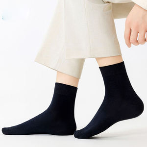 Chaussettes pour hommes en fibre de bambou pur coton personnalisées avec logo personnalisé antibactérien et antidérapant pour l'automne - Product Image 1