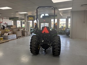 Tracteur agricole John Deere 3038E, livraison directe, moteur diesel compact 3 cylindres 31 CV, machine agricole, boîte de vitesses, pompe, télécommande - Product Image 6