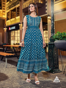 Collection de robes ethniques élégantes en rayonne imprimée avec ceinture à la taille pour la vente en gros - Product Image 4