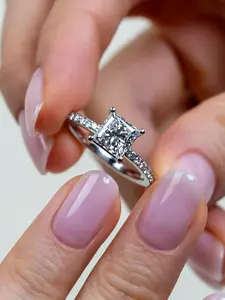 Bague en or avec moissanite taille princesse, couleur D, pureté VVS, pour femme. Aucun avis pour le moment. - Product Image 5