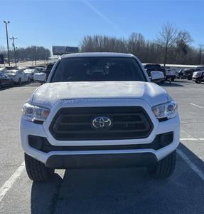 Toyota Tacoma 2020 blanche / Disponible à la vente avec faible kilométrage, moteur essence, véhicule d'occasion en excellent état et sans accident - Ventes flash - Conduite à gauche - Product Image 1