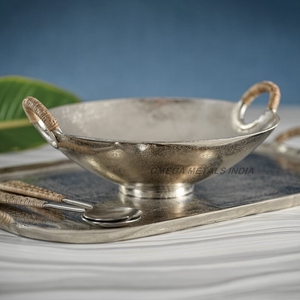 Cuenco decorativo de metal plateado con últimos diseños con forma artística arrugada, acento moderno único para comedor y exhibición - Product Image 4