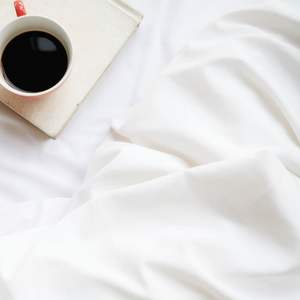 ผ้าปูที่นอนแบบเรียบคุณภาพสูง T-200 ผ้าเพอร์เคล ขนาดควีน ระบายอากาศได้ดี ดีไซน์เรียบง่าย สไตล์ใหม่ ผลิตตามสั่งสำหรับโรงแรมและโรงพยาบาล - Product Image 3