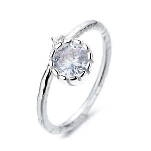 Anello in Argento Sterling con Cristallo a Goccia Martellato - Product Image 1