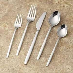 Elegante juego de cubiertos de acero inoxidable diseñado para comidas familiares y eventos de lujo con materiales duraderos de alta calidad - Product Image 4