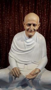 Statue d'Acharya Shree Mahapragya en marbre blanc antique, sculptée à la main, design traditionnel, pour intérieur, salon, temple, jardin, mur - Product Image 2