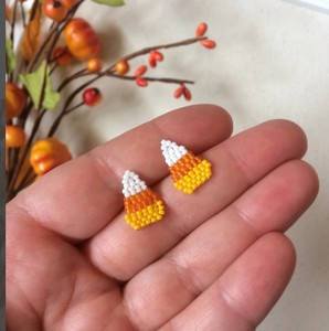 Pendientes de maíz de caramelo, joyería de Halloween, pendientes tachonados - Product Image 1