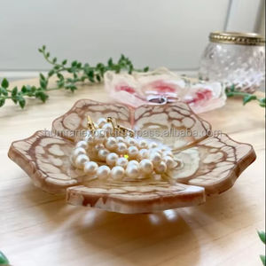 Bol en résine Elevate Space Bol décoratif en résine de sauge Bol en résine contemporain pour la décoration intérieure - Product Image 1