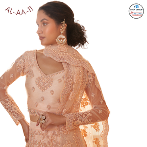 Hermoso Conjunto Tradicional de Blusa y Dupatta, Impresionante Bordado con Cordones, Pedrería Pesada, Lehenga Choli de Seda para Bodas y Fiestas - Product Image 5