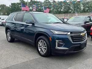 Chevrolet Traverse LT 2023, SUV con Volante a la Izquierda, Tapicería de Cuero, Neumáticos R19 - Product Image 6