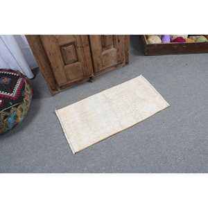Tapis turc, petit tapis de 1,5 x 2,9 pieds, tapis vintage en laine à pois blancs - Product Image 2