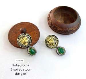 Elegantes pendientes Kundan con perla y Jhumkas tradicionales Meenakari para mujer perfectos para bodas y festivales - Product Image 3