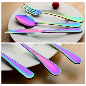 Juego de cubiertos de colores vibrantes con diseño de arcoíris, diseñado para brindar elegancia moderna, fabricado con acero resistente, ideal para el día a día. - Product Image 5