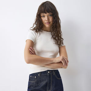 Camiseta Premium para Mujer, 100% Algodón, Lisa, Corta, Corte Ajustado, Minimalista, para Mujer, Logotipo Personalizado, Camiseta al por Mayor - Product Image 1