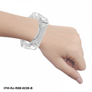 Brazalete de Resina Geométrica Angular Transparente, Brazalete Grande con Facetas Hexagonales Transparentes para Mujer - Product Image 4