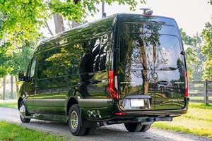 Furgoneta de Transporte Usada 2024, Diésel, Turbo, Transmisión Automática, Clase 3500XD, Volante a la Izquierda, Premium Coach, Euro 4 - Product Image 6