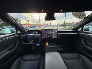 Tesla Model S Plaid AWD 2024 Gris Limpio, Usado, Automático, R17, Cuero Oscuro y Asientos con Calefacción, Techo Solar, Arranque Remoto, Sistema de Navegación - Product Image 5