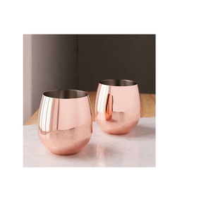 Verre à eau en cuivre inspiré du patrimoine avec prise équilibrée et polissage lisse pour un service élégant - Product Image 1