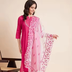 Ensemble de mode féminine indienne : Kurta, pantalon et dupatta en coton pur rose uni avec broderie élégante pour l'été - Product Image 1