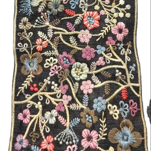 Garniture en dentelle brodée en polyester personnalisable de haute qualité pour vêtements de style professionnel et décorations textiles pour la maison - Product Image 1