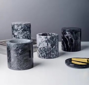 Hermoso tarro de velas de mármol de H.M.A Artesanías con cera de soja perfecto para una iluminación tranquila y una decoración elegante para el hogar - Product Image 4