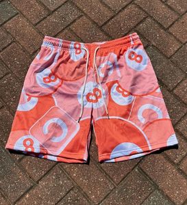 Personnalisé et conçu dans un style streetwear. Ils sont fabriqués à partir de tissu en maille et ont un design rétro classique - Product Image 3