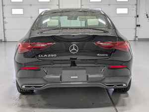 Oferta Especial: Mercedes-Benz CLA 250 AWD 4MATIC Coupé 2025, Motor de 4 Cilindros en Línea Turboalimentado de 2.0L con Sistema de Conducción Híbrido Suave - Product Image 4