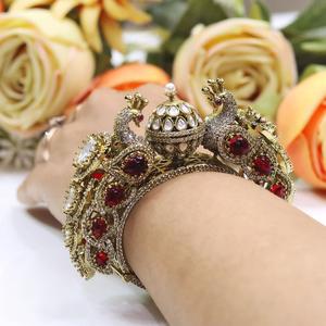 Brazalete Abrible Kundan de Primera Calidad con Acabado Dorado Impecable para Bodas y Compromisos, Colección para Fiestas, para Mujer - Product Image 1