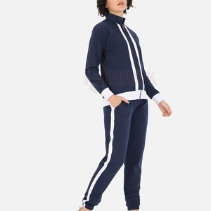 Top Trending Premium Winter Wear Mujer Conjunto de dos piezas personalizable Chándal con cremallera Manga larga Chándales de ajuste regular para mujer - Product Image 4
