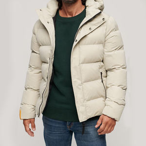 แจ็กเก็ตขนเป็ดสีเบจเคลือบด้านเสื้อโค้ทมีฮู้ดให้ความอบอุ่นในฤดูหนาวโลโก้ตามสั่งสั่งกระดุมสแน็ปสำหรับผู้ชาย - Product Image 1