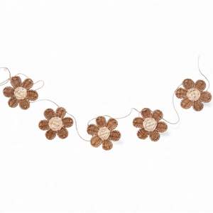 Decoración de Pared con Anillos de Flores Hechos a Mano, Arte Tejido Natural para Cuarto de Bebé o Niños, de Vietnam - Product Image 1