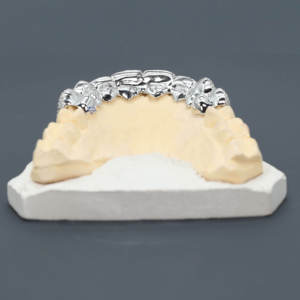 Nuestra exclusiva colección de Grillz de diseñador hecho en plata de ley 925 con diamantes de moissanita para su estilo único - Product Image 4