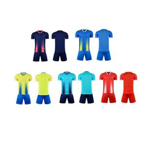 Production en vrac uniforme de football personnalisé délai de livraison rapide échantillon OEM tissu durable marque personnalisée - Product Image 1