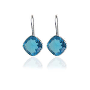 Boucles d'oreilles pendantes ART PALACE en topaze bleue taille coussin - Fermeture à crochet en argent hypoallergénique pour tous les jours et occasions spéciales - Product Image 1