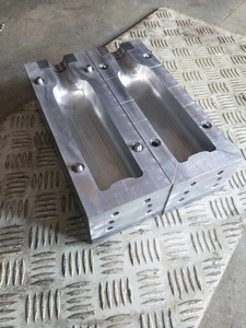 PET Blow Moulds for Efficient Bottle Shaping in Automatic and Semi Automatic Stretch Blow <b>Molding</b> <b>Machines</b> Available for Sale - Product Image 3