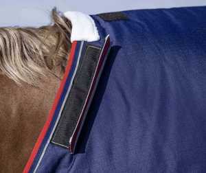 Manta Impermeable para Caballo de Invierno, Forro de Nailon Transpirable 900D, Hebillas en Forma de U para Pecho y Cuello de Liberación Rápida, Correas Ajustables para las Patas - Product Image 2