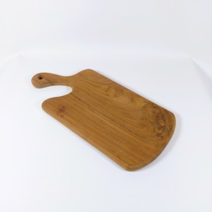 Tabla de Cortar de Madera de Teca Maciza Hecha a Mano de Primera Calidad con Acabado Liso, Bordes Redondeados y Asa Decorativa para Colgar en la Cocina - Product Image 2