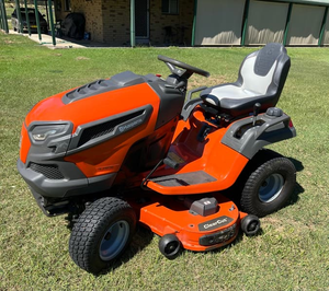 Tondeuse autoportée Husqvarna d'occasion, 48 pouces de coupe, à vendre – Fournisseur de tracteurs de jardin, expédition immédiate - Product Image 1