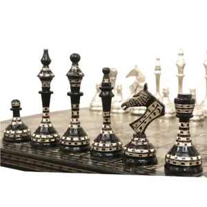 고급 전개 가능한 금속 체스 보드 현대적인 디자인 체스 조각 비 자기 체스 세트 덮여 상자 성인 및 아이