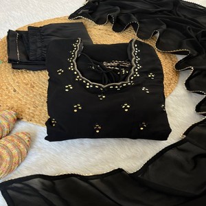 Ensemble de robe en georgette trois pièces avec broderie miroir à la main, pantalon et dupatta pour la fête - Product Image 4