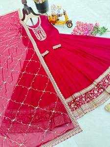Multithreaded Embroidered Fancy Lace Border Heavy Bottom Dupatta for Wedding Party Bridal Gown Made of Modal and Viscose - Product Image 5