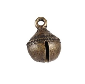 Campanas de vaca de latón de cuerda antigua con acabado hecho a mano para templos de hogar patrimoniales granjas rústicas o uso espiritual - Product Image 1