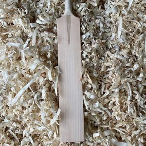 ไม้คริกเก็ตวิลโลว์คุณภาพสูง เกรด 1 ทนทาน ไม้คริกเก็ตอีพิค ผลิตในปากีสถาน พร้อมด้ามจับที่มั่นคง - Product Image 1