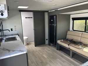 Nouvelles remorques de voyage Keystone B-u-l-l-e-t C-l-a-s-s-i-c 18RBC 2026 à prix avantageux, disponibles pour achat en gros - Product Image 4